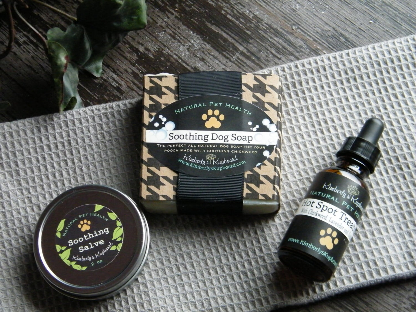 Hot Spot Dog treatment for irritated, itchy skin on dogs...Made with Chickweed, Eucalyptus and Lavender